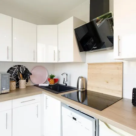 Bleu Croisette Yourhosthelper