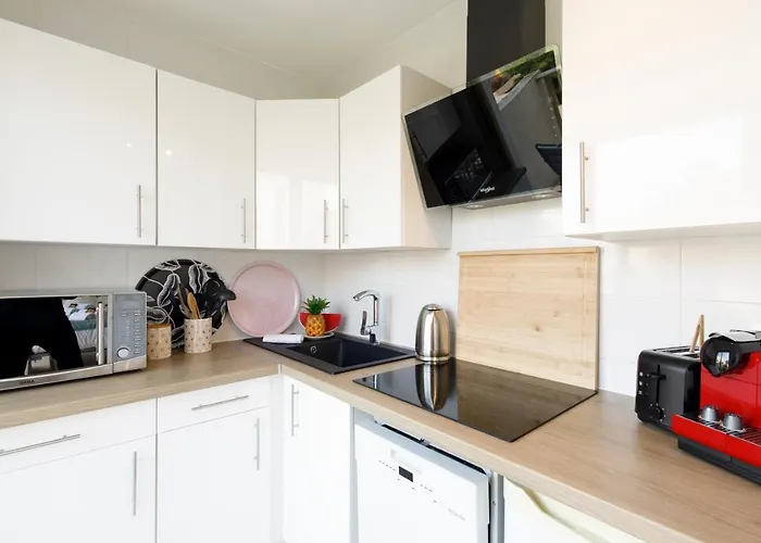 Bleu Croisette Yourhosthelper