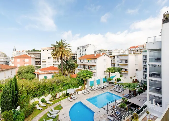 Bleu Croisette Yourhosthelper *